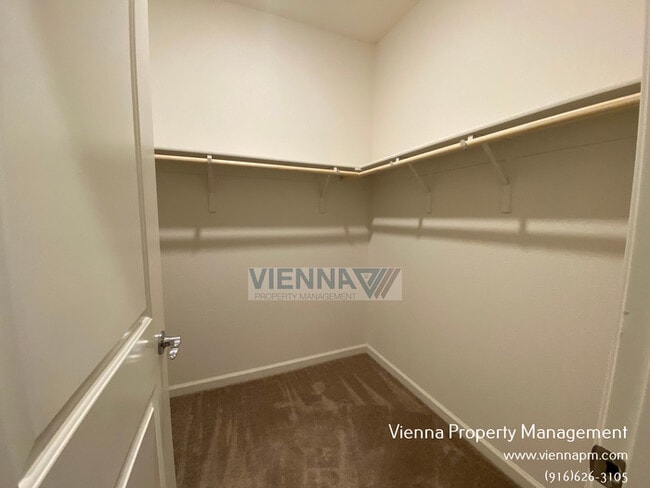 Building Photo - 9184 Osterville Dr