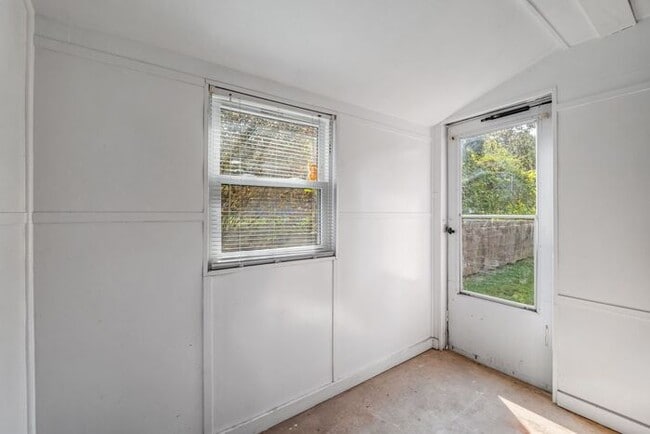 Building Photo - UNCG Area - Brick Duplex - Walk to Class!