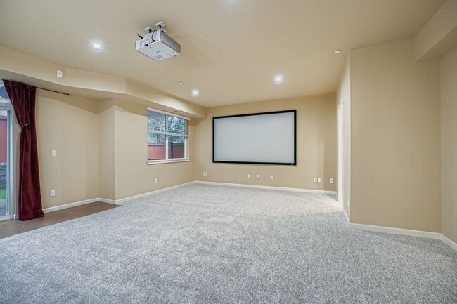 Building Photo - Stunning 3BD / 3BA Redmond Home. Spacious, Updated & Designed for Comfort!