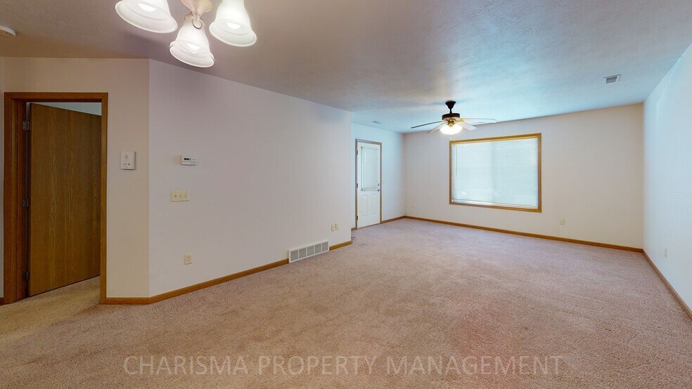 Building Photo - West Oaks Estate