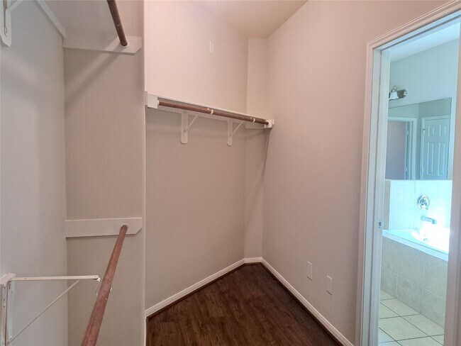 Building Photo - 26315 Fox Ridge Ln