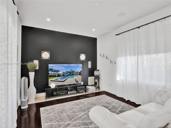 Building Photo - 14321 Jockey Cir