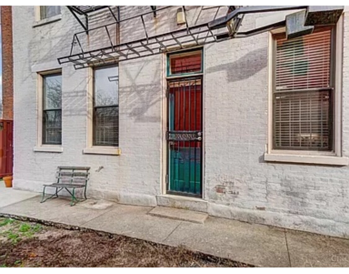 Building Photo - 2813 Colerain Ave