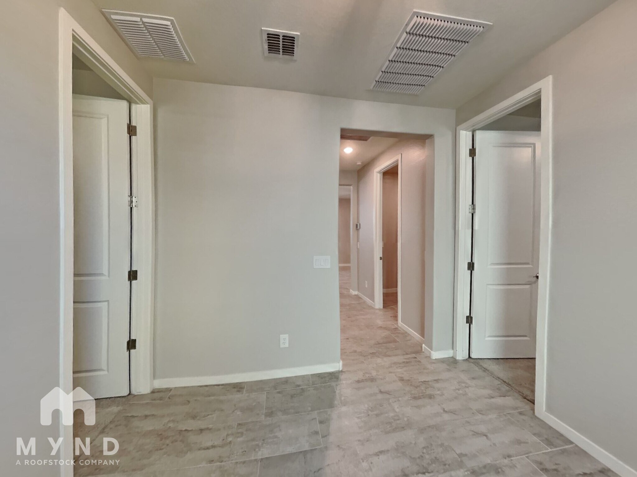 Building Photo - 9520 Thatcher Ave