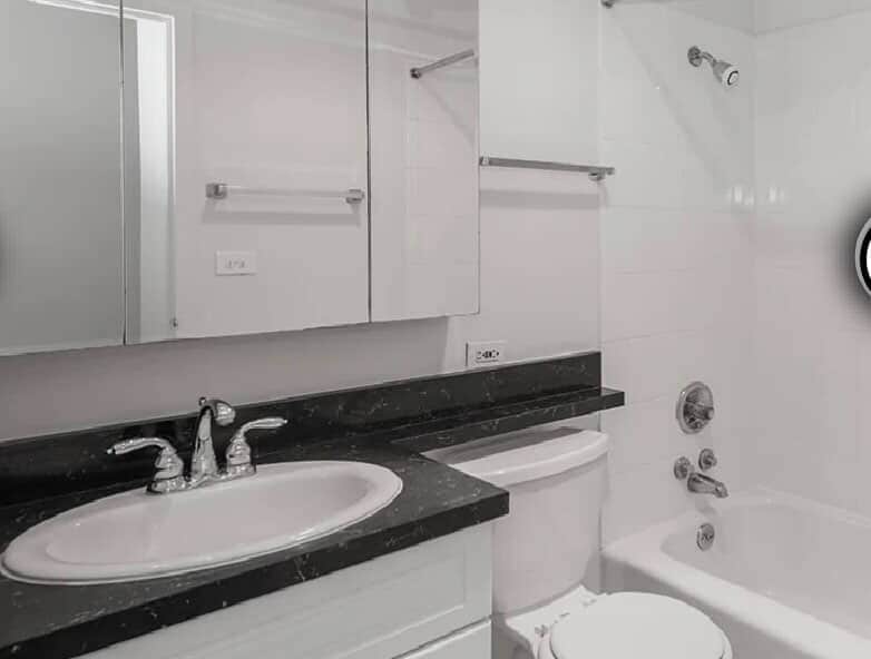 Building Photo - 1236 N Astor St