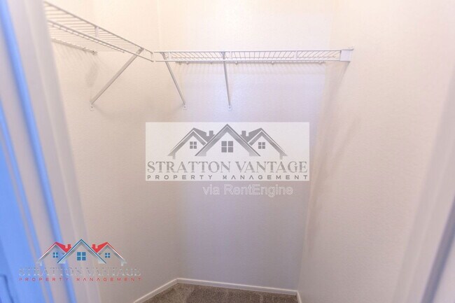 Building Photo - 2805 S Abbey Cir