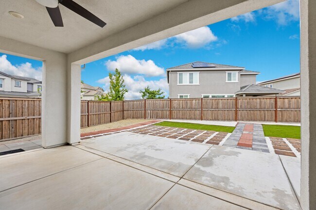 Building Photo - 10068 Carinata Dr