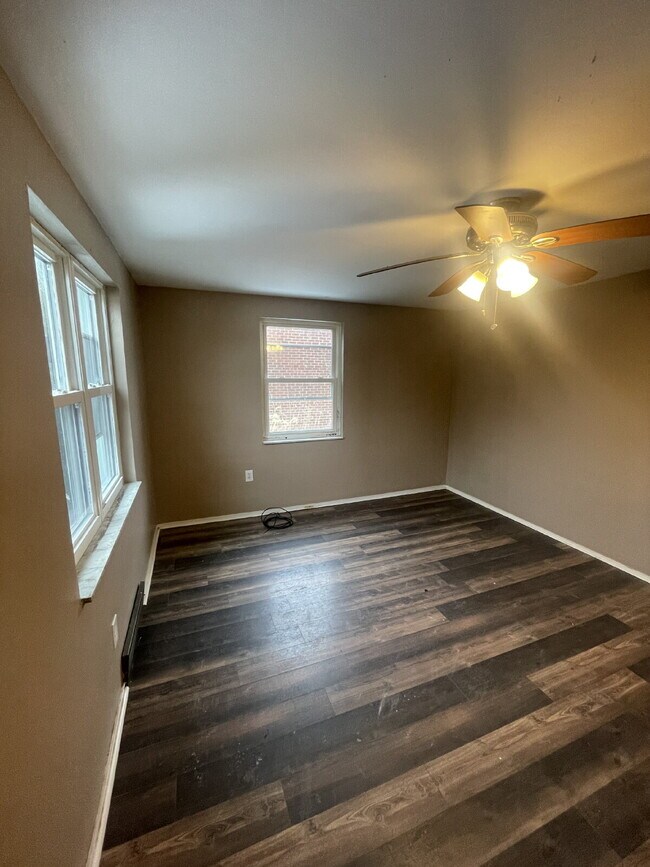 Building Photo - 149 Parkwood Rd