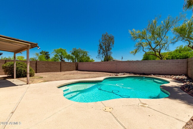 Building Photo - 2243 E Edna Ave