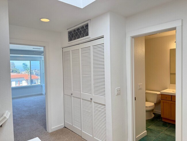 Building Photo - Beautiful 3BD/3.5BA Rowhome in Bankers Hil...