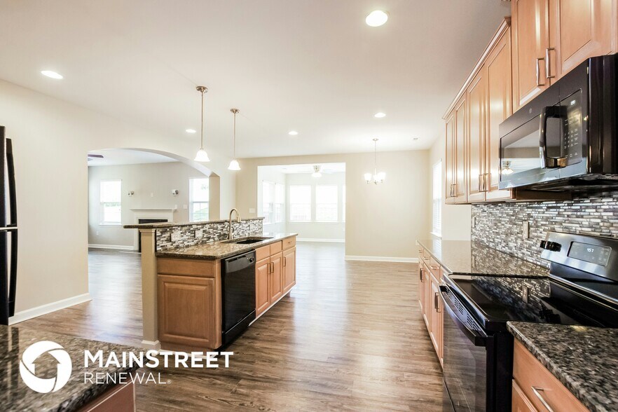 Building Photo - 4220 High Shoals Dr