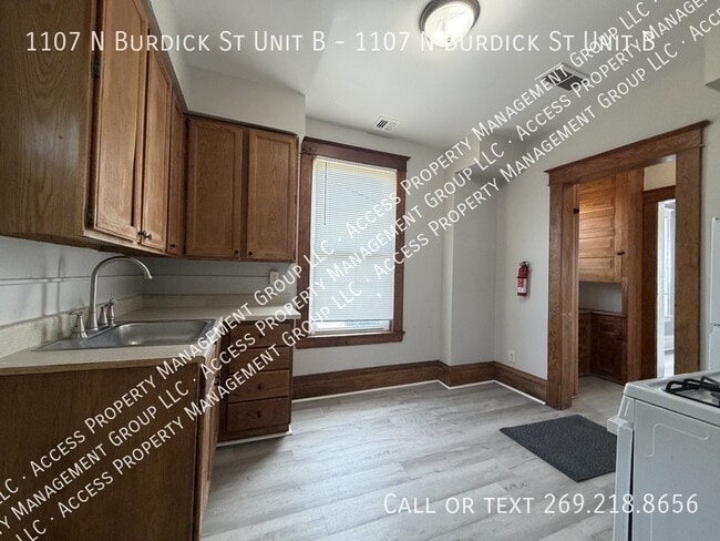 Building Photo - 1107 N Burdick St