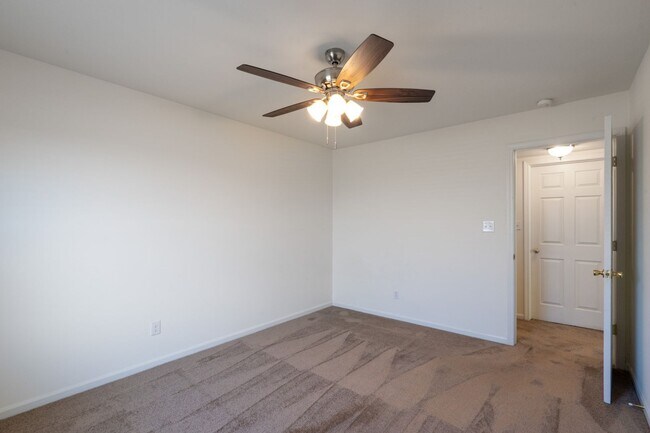 Building Photo - 2405-2407-2407 Northampton Dr
