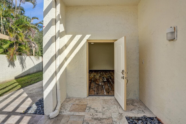 Building Photo - 21760 Contado Rd