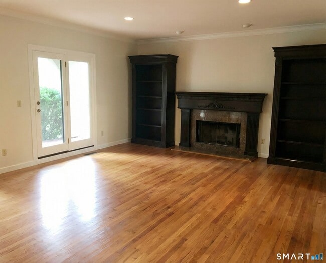 Building Photo - 27 Kings Hwy N