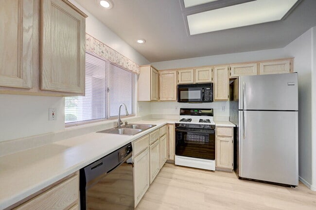 Building Photo - 2613 Breakers Creek Dr