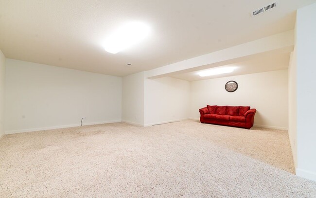 Building Photo - 118 W Whispering Pines Way