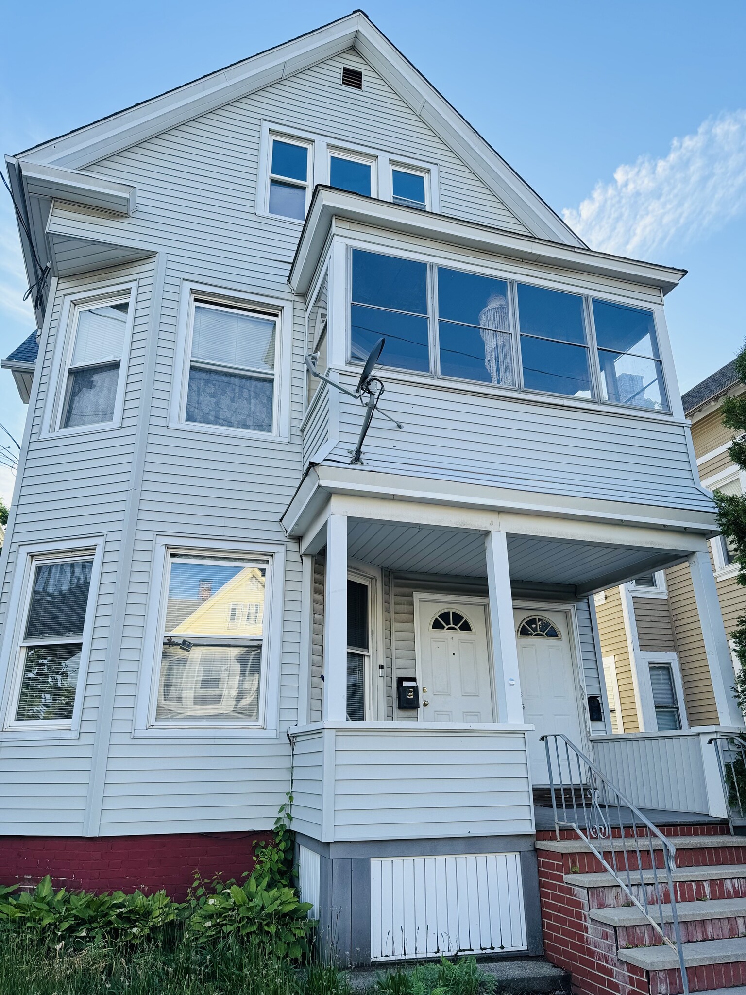 Building Photo - 122 Atwater St