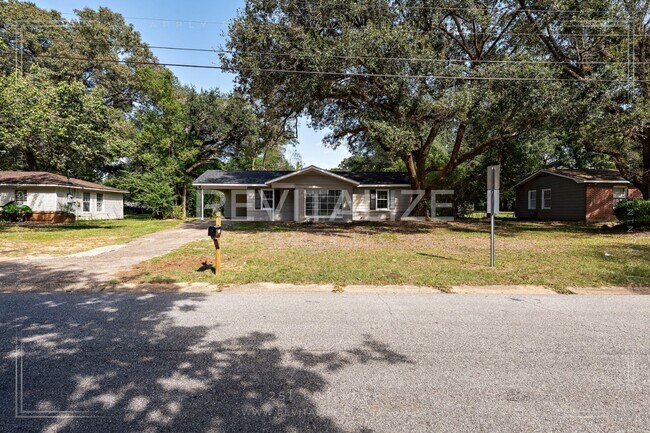 Building Photo - Cozy, Updated 3-Bedroom Home with a Shady Yard!
