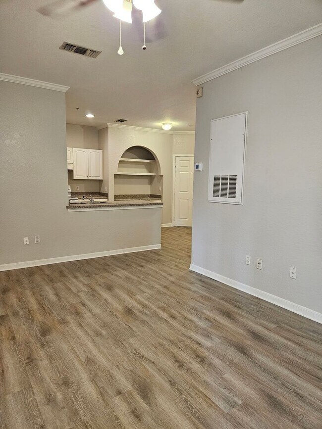 Building Photo - Available now 2bed 2bath Downtown Orlando ...