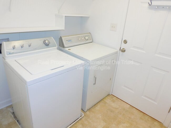 Building Photo - 2831 White Ln