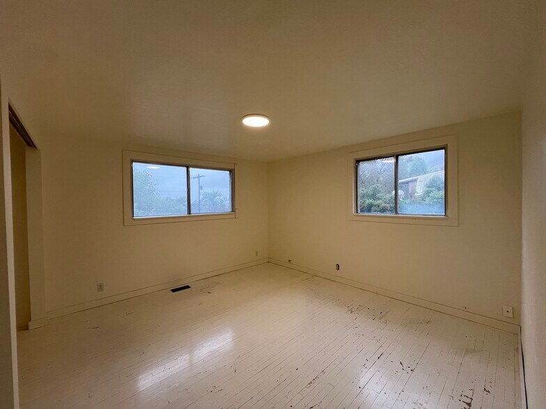 Building Photo - 697 N 1020 E