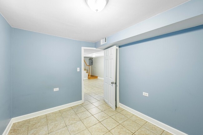 Building Photo - 5557 S Kildare Ave