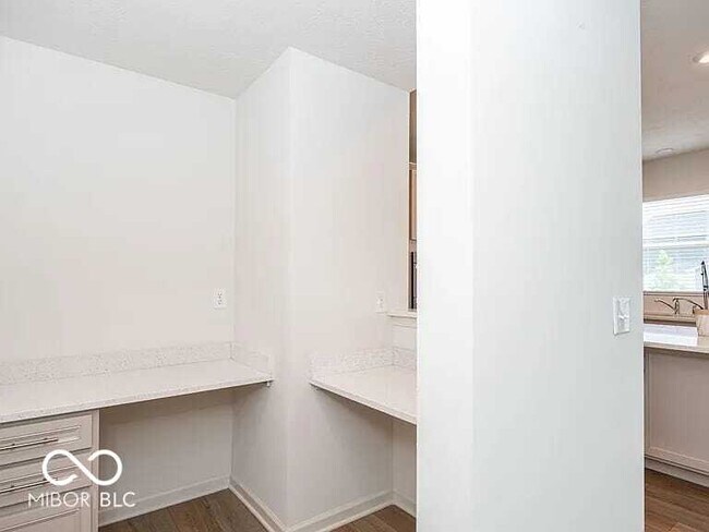 Building Photo - 5403 Veranda Dr