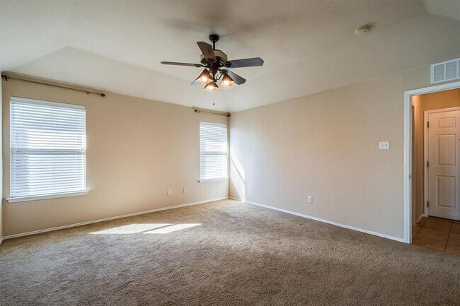Building Photo - 706 Lakeview Dr