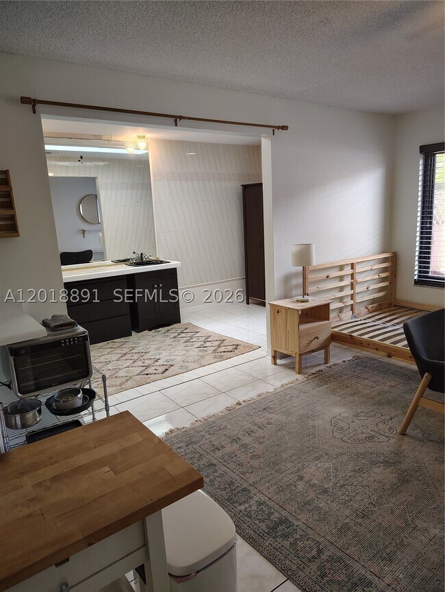 Building Photo - 1100 SW 88th Ave