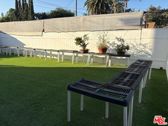 Building Photo - 7051 1/2 White Oak Ave