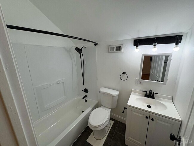 Building Photo - 2218 Highland Ave