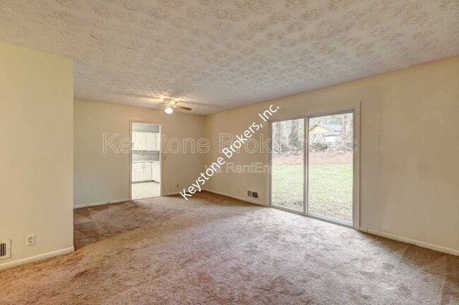 Building Photo - 5805 Singleton Rd