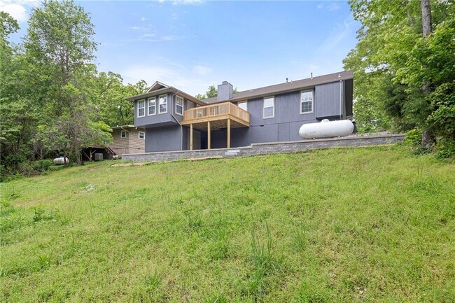Building Photo - 6 Swanage Dr
