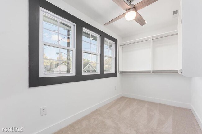 Building Photo - 4 br, 3.5 bath House - 481 Chilcote Ave