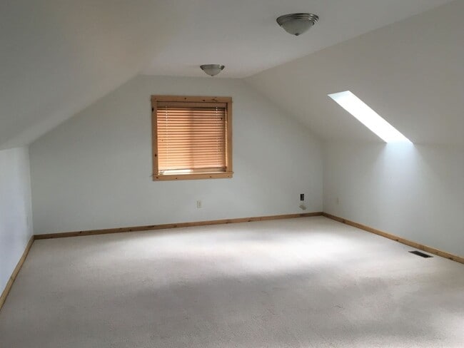 Building Photo - Gorgeous 3 Bedroom Home in Elk Grove Commu...