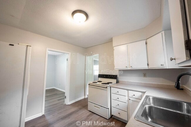 Building Photo - 3026 S Rybolt Ave