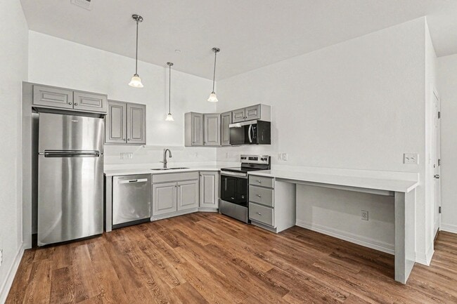 Building Photo - 1201 Raven Pl