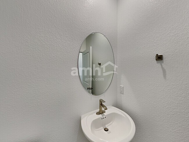 Building Photo - 10076 Roseum Ct