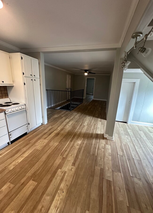 Building Photo - Stunning Historic Home - Sheffield, AL