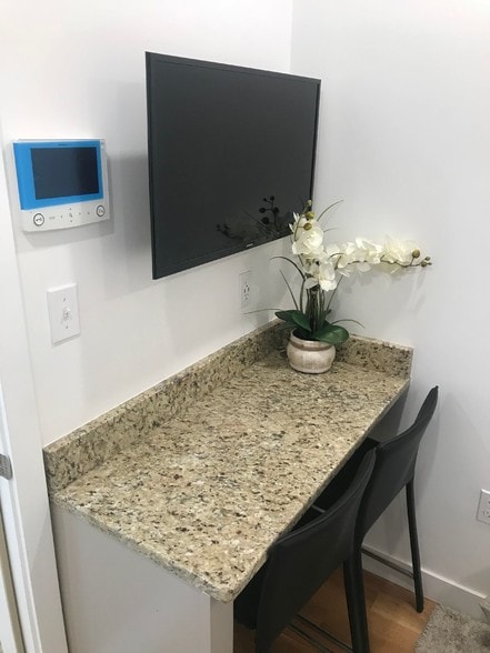 Building Photo - 21 5th St