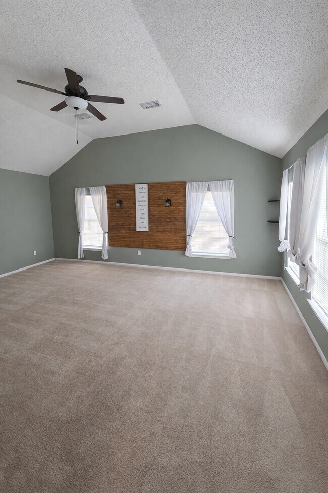 Building Photo - 15914 Pinyon Creek Dr