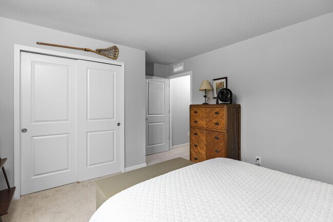 Building Photo - 402 Henstride Ct