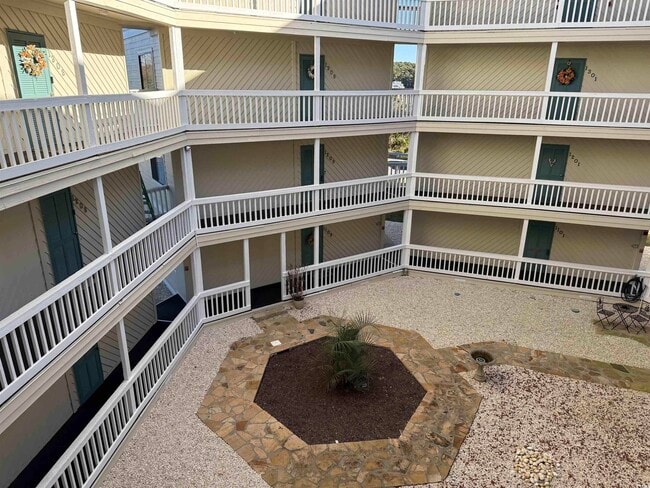 Building Photo - 4350 Intercoastal Dr