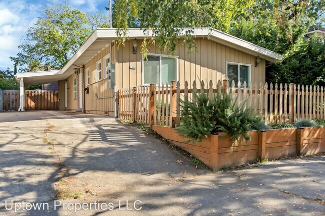 Primary Photo - 3 br, 1 bath House - 1520 SE 44th Ave