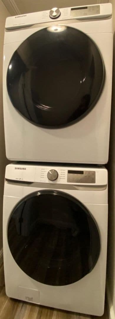 Building Photo - Spacious ADU -  nearly new appliances, flo...