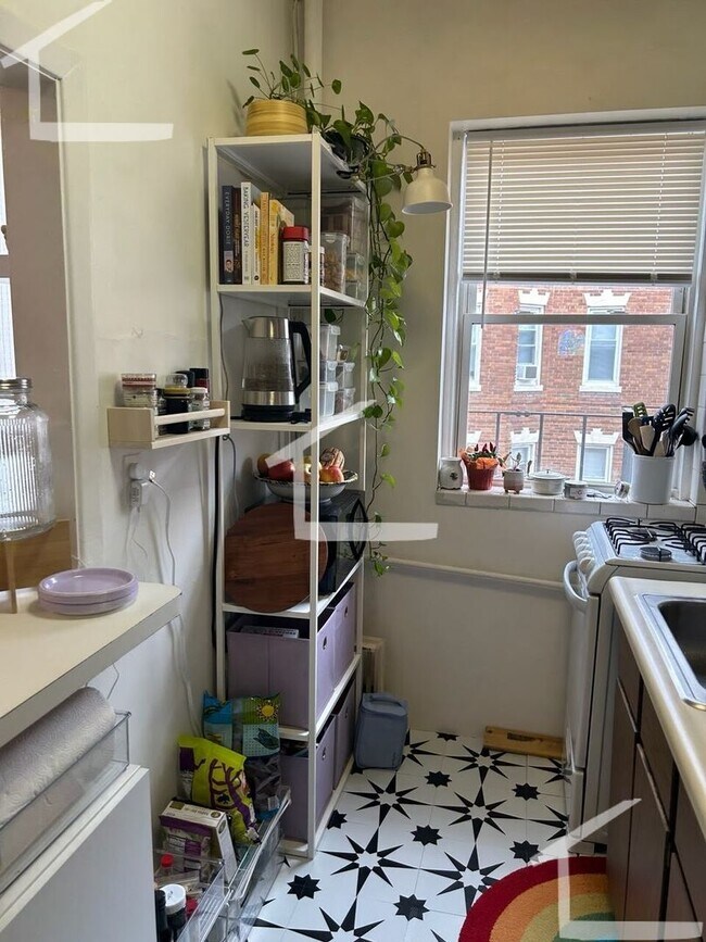 Building Photo - 9/1 No Fee! Charming 2BR condo located near Allston/Brookline border