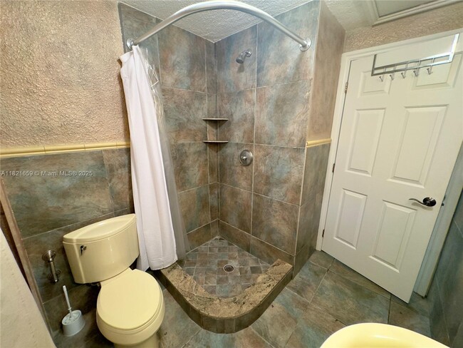 Building Photo - 786 Bostwick Dr