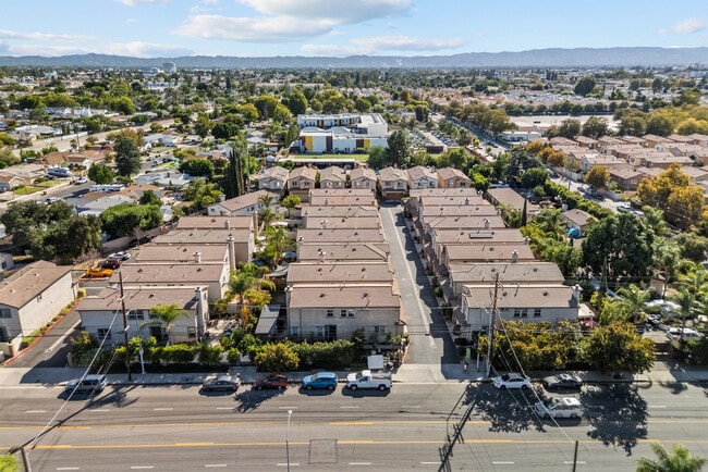 Building Photo - 9447 Hendrix Ln