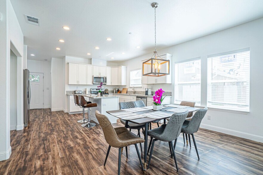 Building Photo - 324 Wisconsin Ave